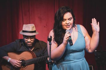 show Maria Marcella Canta as Dores de Dolores Duran  no Dolores Club. 