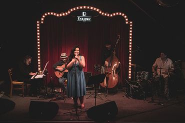 show Maria Marcella Canta as Dores de Dolores Duran  no Dolores Club. Rio Scenarium