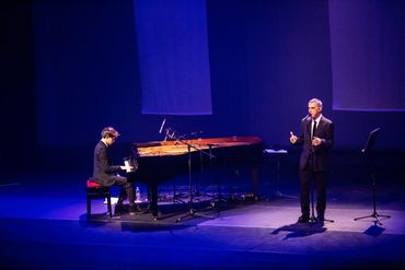 Arnaldo Antunes e Vitor Araújo no show  do álbum Lágrimas no Mar no Teatro Riachuelo Rio. 