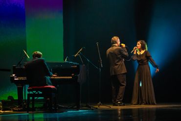 Arnaldo Antunes e Vitor Araújo no show  do álbum Lágrimas no Mar no Teatro Riachuelo Rio. 