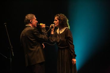 Arnaldo Antunes e Vitor Araújo no show  do álbum Lágrimas no Mar no Teatro Riachuelo Rio. 