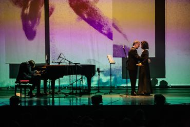 Arnaldo Antunes e Vitor Araújo no show  do álbum Lágrimas no Mar no Teatro Riachuelo Rio. 