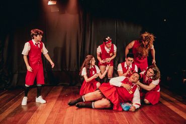 Santa Disciplina, escrita e dirigida por Afra Gomes e Leandro Goulart. No teatro Cândido Mendes.