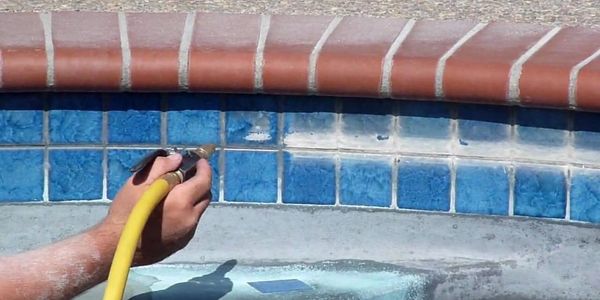 swimming pool tile cleaning service