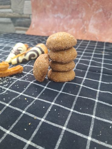 TUILLES & GINGERSNAPS