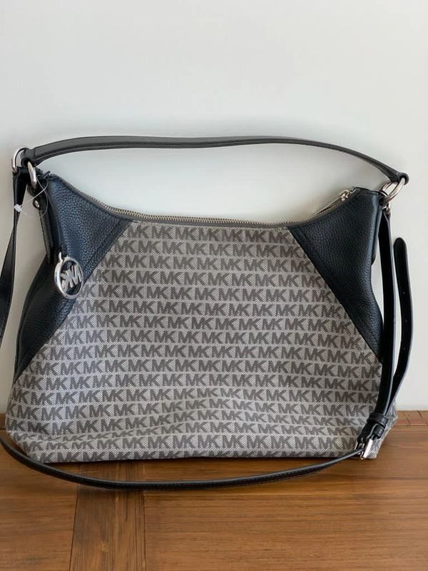 Bolsa MK negra nueva