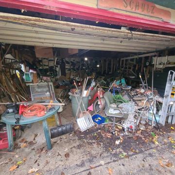 Best garage cleanout company in Mchenry County Illinois.
Garage cleanout near me