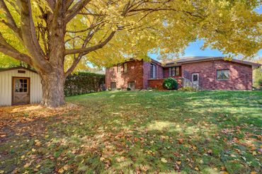 real estate photographer videographer drone Brantford Hamilton photo studio video tours aerial photo
