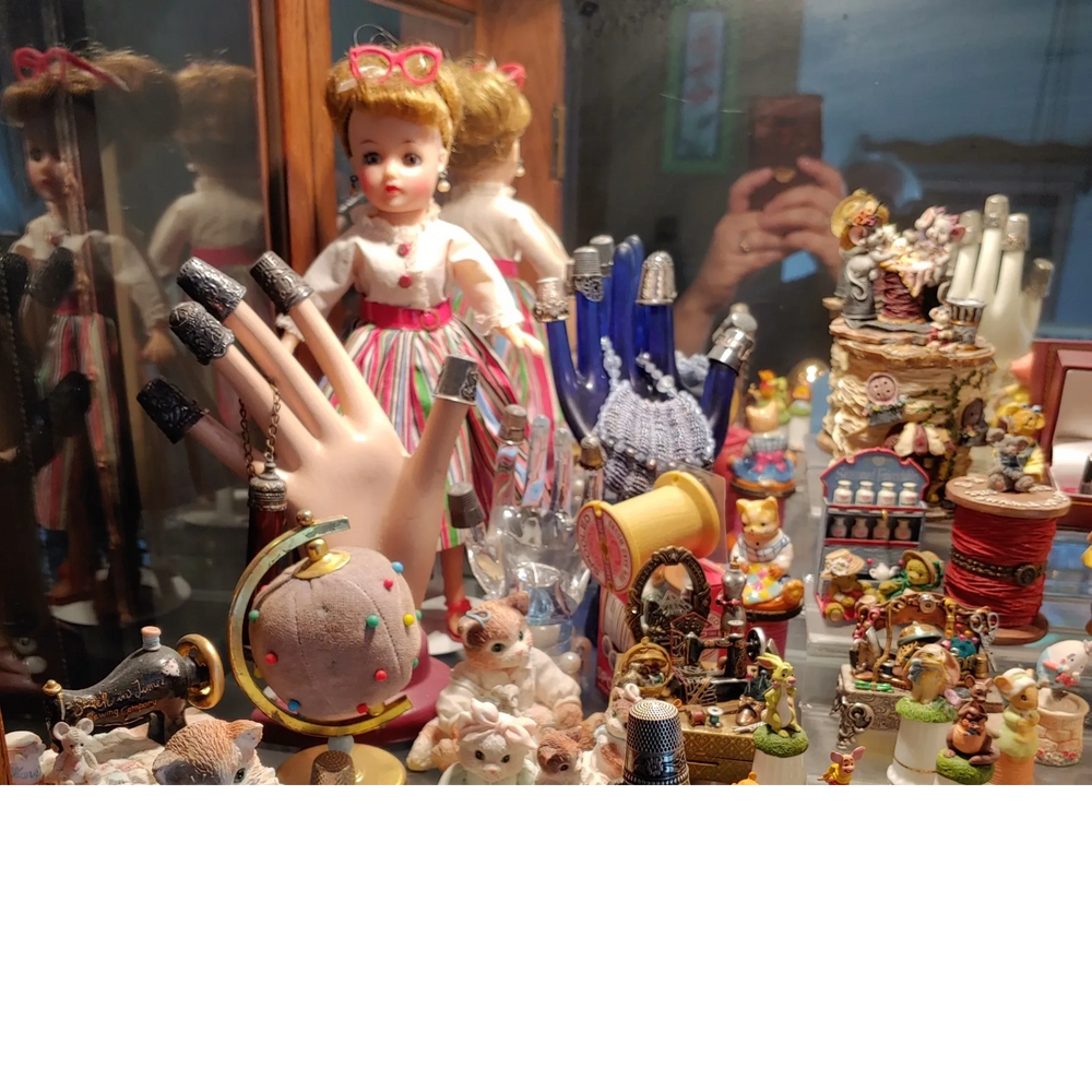 Vicky's Thimbles and Collectibles