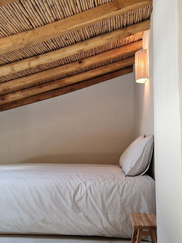 Room with double-bed (mezzanine open area).