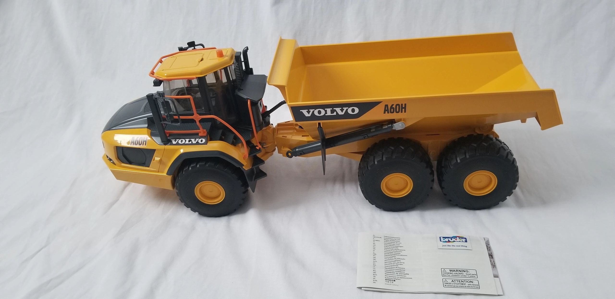 bruder volvo dump truck