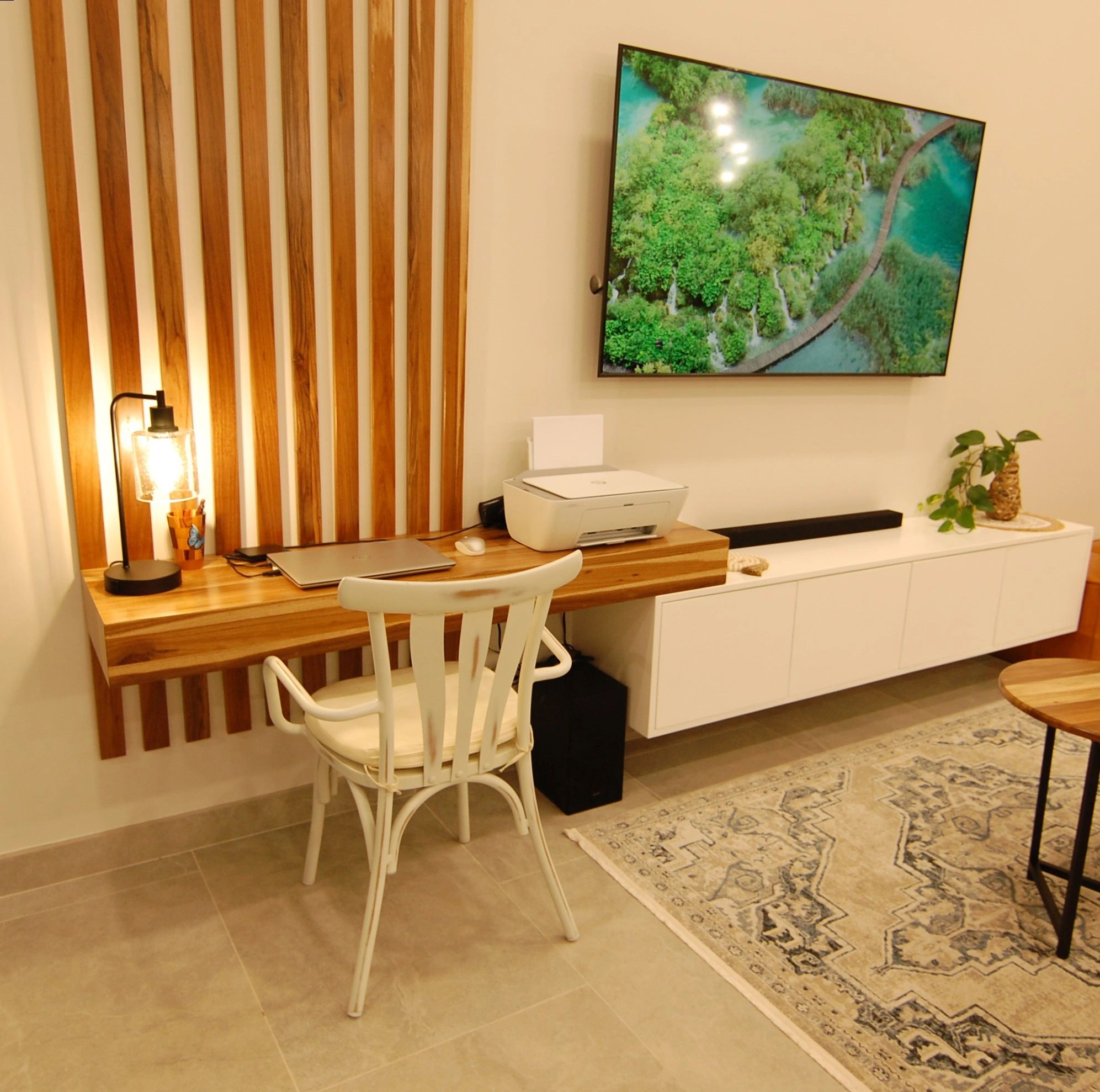 COMFORTABLE WORK AREAS