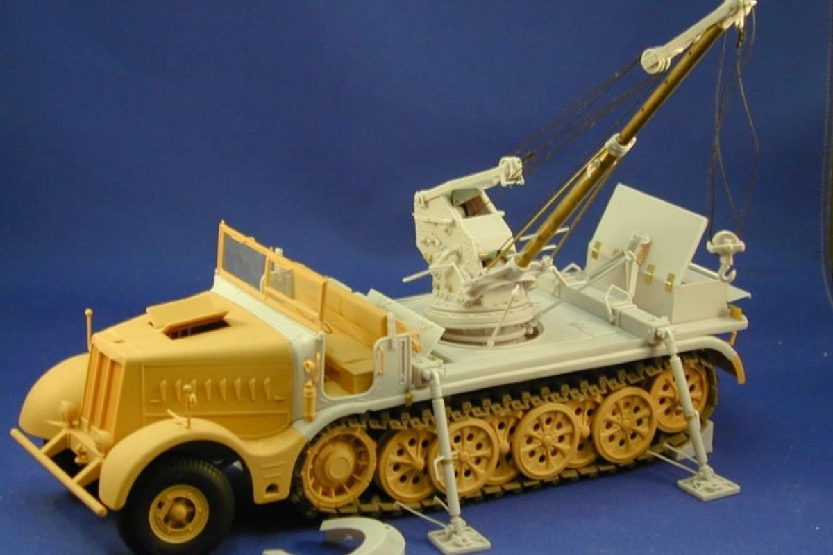 5119 -- Sd.Kfz.9/1 6ton Bilstein Crane Conversion