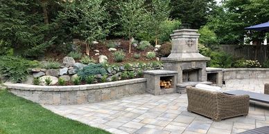 Retaining Wall Outdoor Living Space Louisville, Kentucky with lush landscape. 