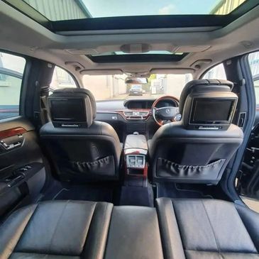 BiggLife Travel Luxury Mercedes Benz, Belfast Chauffeurs. Private tours, airport and hotel transfers.