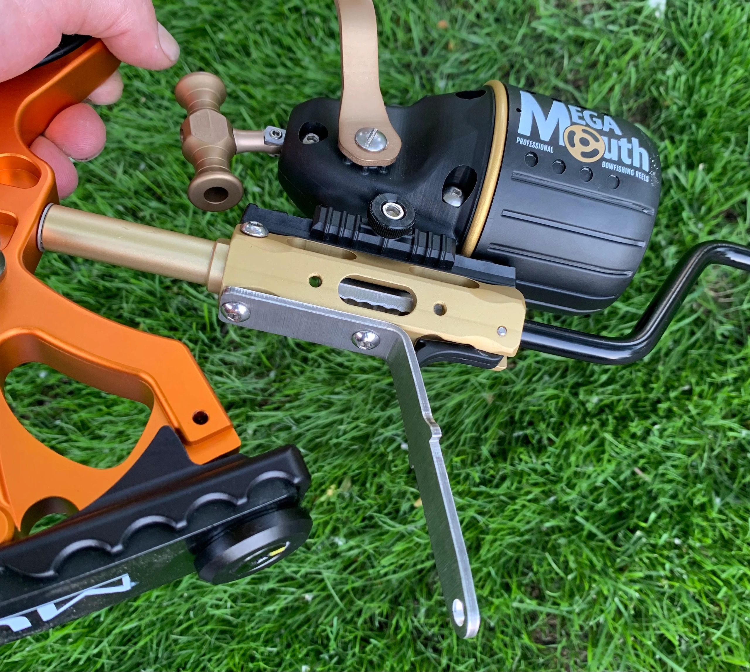 bow fishing strap on reel holder BNIEL Bowfishing Bow Holder