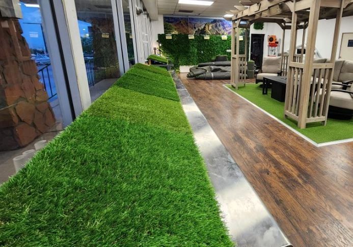 14 Different Styles of Artificial Grass.
3 Styles of Putting Green
IN-STOCK