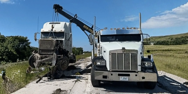 Scott’s Towing recovering a semi-truck near Hannibal, MO using heavy-duty wrecker for accident scene