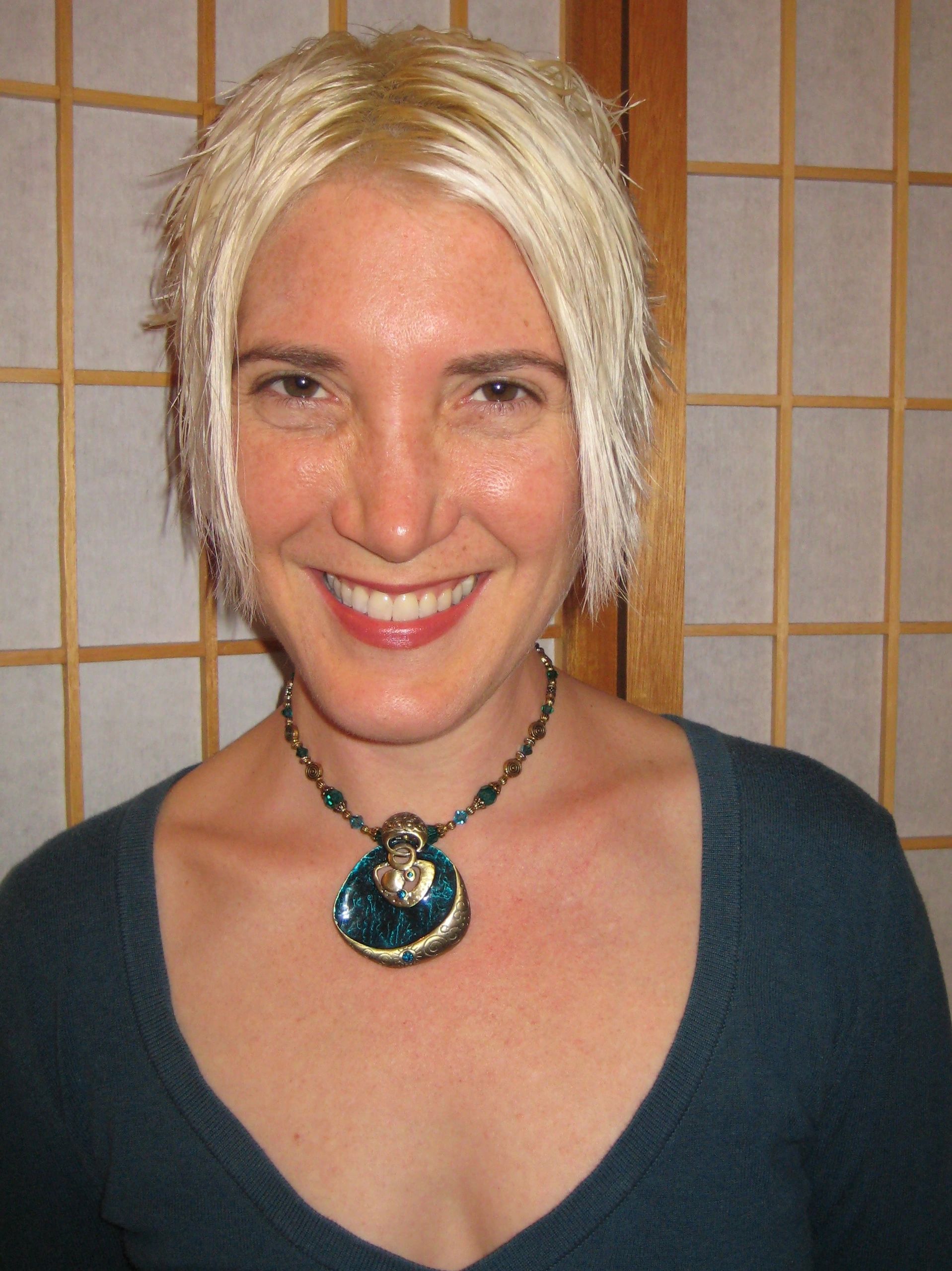 Amber_blue_thai_necklace.jpg