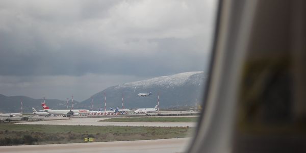 athens-airport-airplane-landing