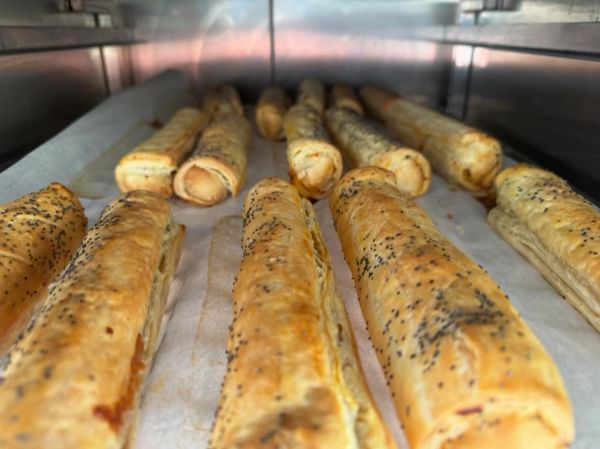Gisler's Spinach and Feta Sausage Rolls - 18 Pack