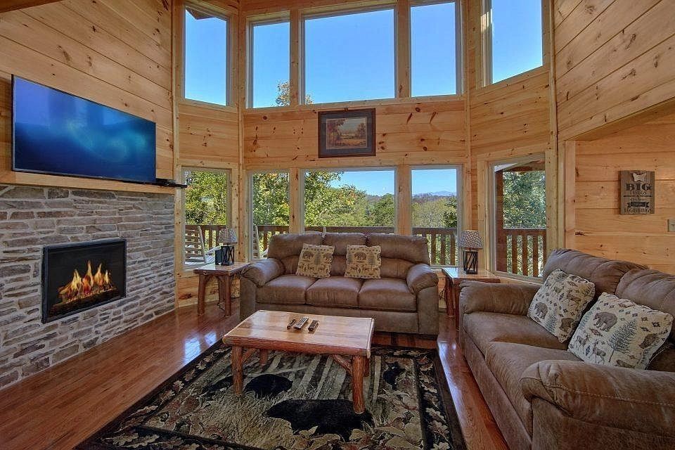 Living room at Big Mack Lodge with Mountain views