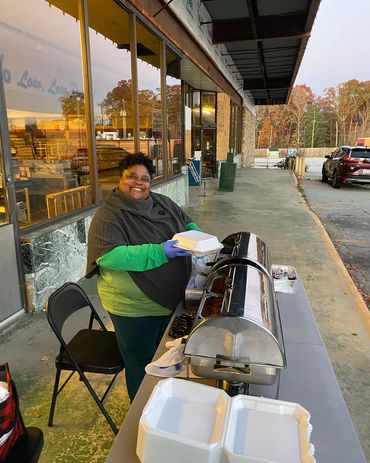 Shenita providing a hot Thanksgiving meal at the mobile syringe exchange in SC