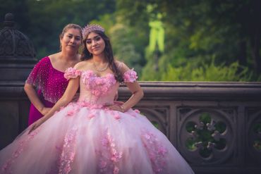 Quinceañera's portrait with mom in central park