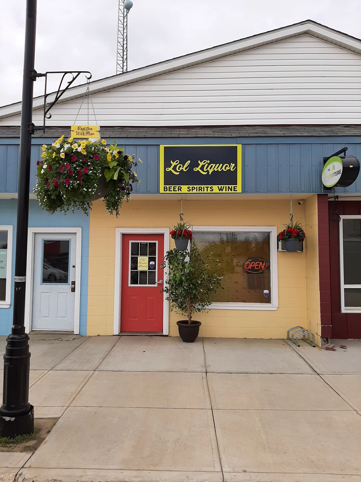 LOL Liquor Ltd. Beer, Wine and Spirits Falher, Alberta