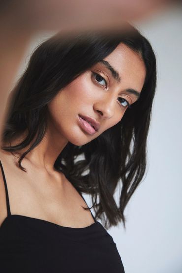 girl with glowy bronze makeup 