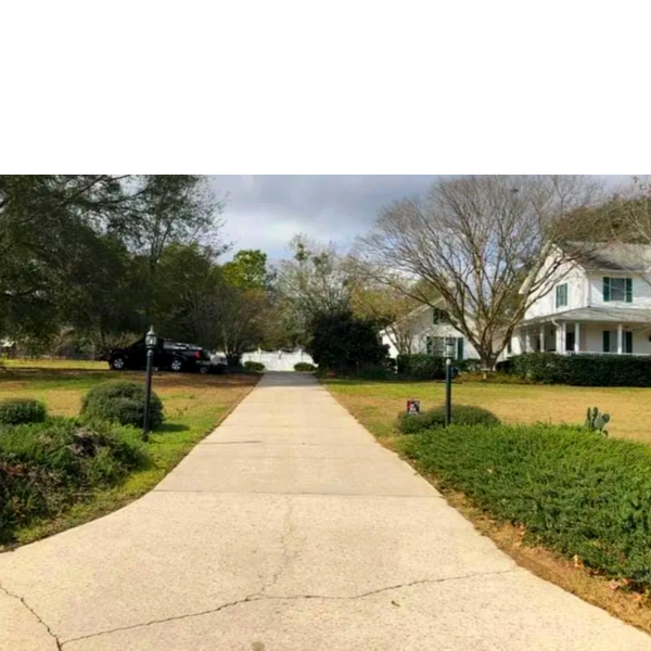 Pressure Cleaning After Result Concrete Driveway and Vinyl Siding Cleaning