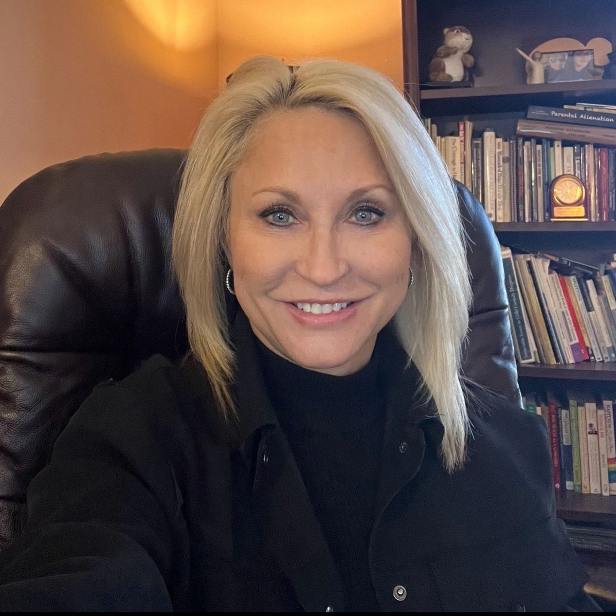 Female therapist providing virtual therapy in California and Indiana.