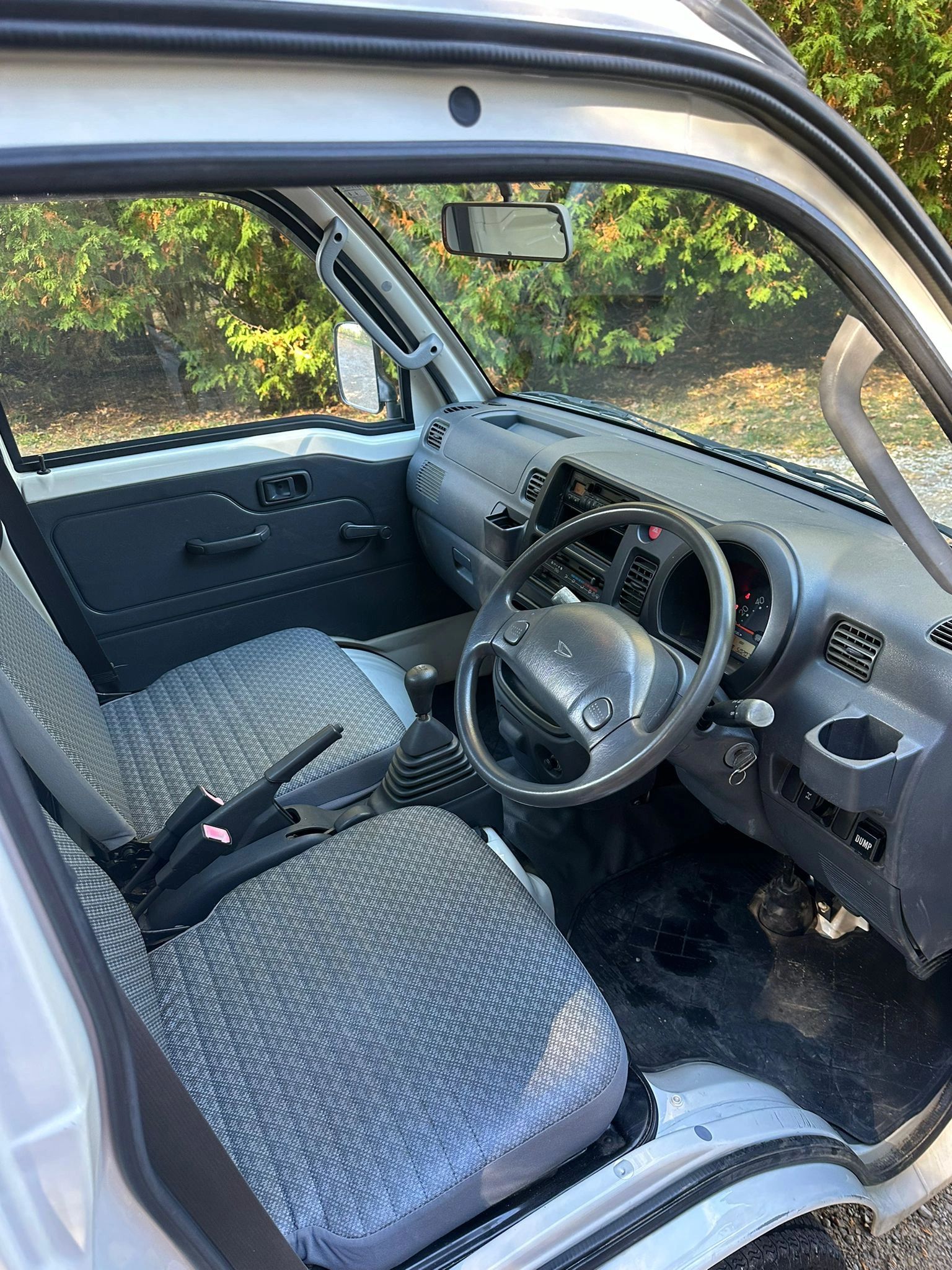 2005 Daihatsu Hijet JDM car for sale — photo 9 of 10