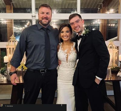 DJ Lee J and a happy couple at Matthews Manor after a fantastic Alabama wedding. 