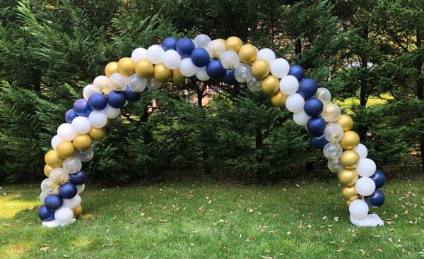 Spiral arch featuring latex, metallic and confetti balloons! 