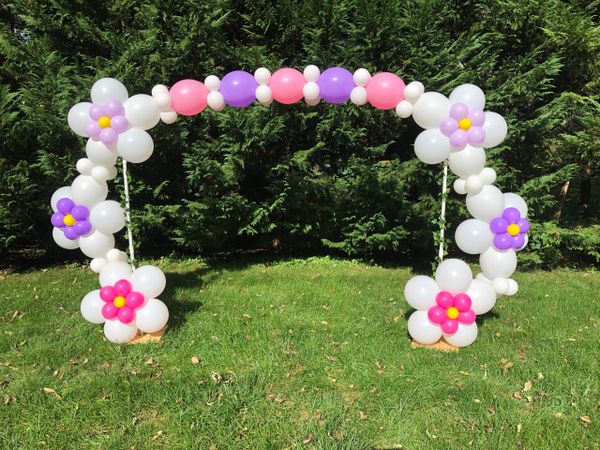 Balloon arch with giant flowers! 