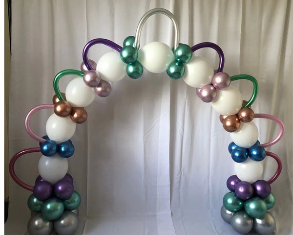 Special order arch featuring linking, metallic and long balloons! 