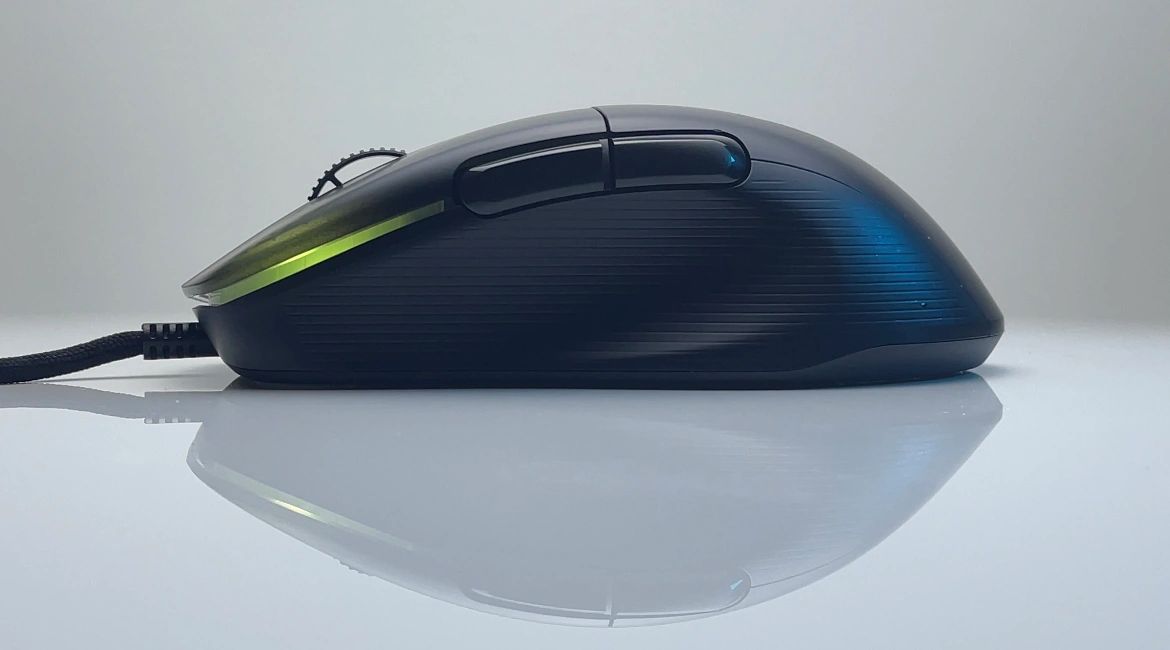 Roccat Kone Pro Wired Ergo Gaming Mouse An Honest Review