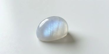 moonstone-raw-crystal-intuition-and-balance.jpg