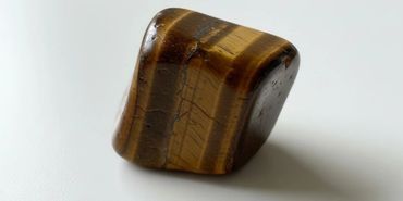 tigers-eye-raw-stone-courage-and-focus.jpg