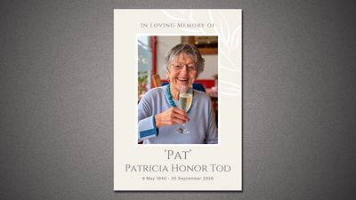 Memorial card for Patricia Honor Top with photo and dates.