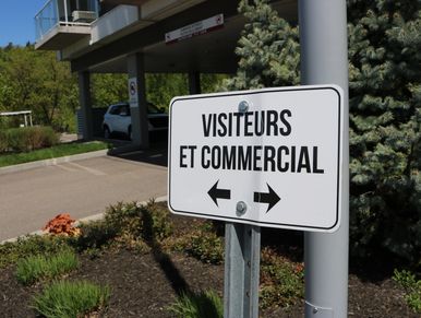 Affiche stationnement
Hypnose St-Romuald Lévis Québec
Hypnothérapie Lévis
Hypnothérapeute
Hypnologue

