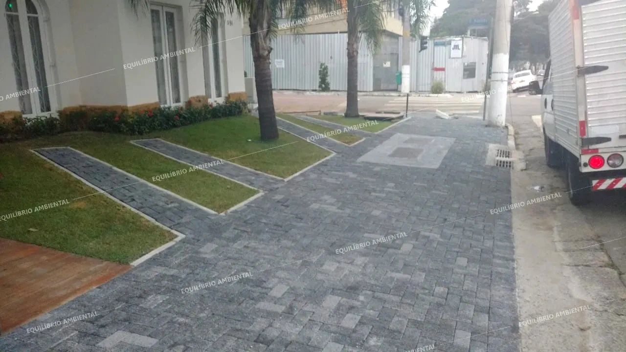 reforma de calçada e estacionamento