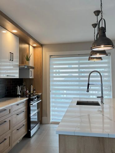 Armoires de cuisine 2 couleurs avec ilôt