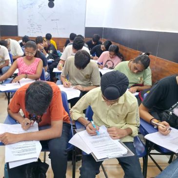 "JEE coaching classroom at Ignition Career Institute in Shalimar Bagh, Delhi"