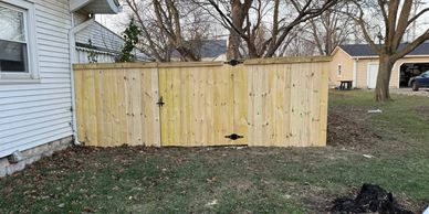 Cap and trim privacy fence in Greenfield, IN