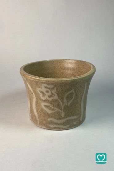 Carved Floral Planter ☘️ 
A charming, handcrafted ceramic pot featuring a delicate.