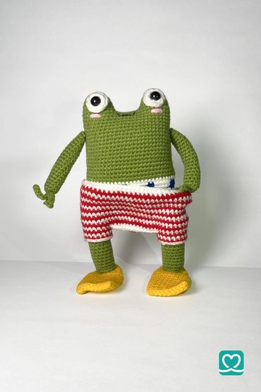 Victor Froggy Amigurumi 🐸
​A soulful 26 cm handmade frog, lovingly crocheted.
