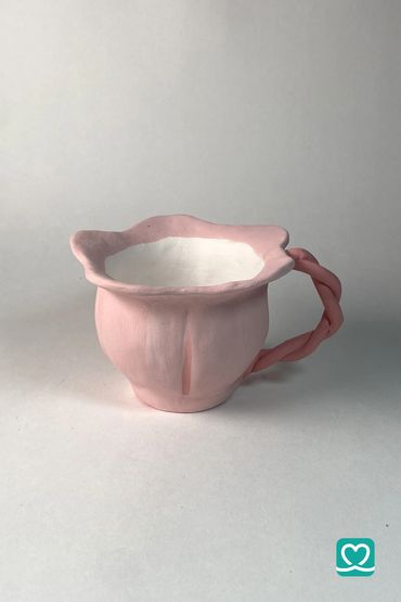 Petal Whisper Mug 🌷
Inspired by blooming flowers, this handmade ceramic cup combines gentle curves.