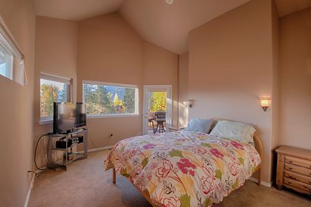 Master bedroom w/ Queen. Ultra comfortable memory foam topper.  Master bathroom w/ Jacuzzi tub. 